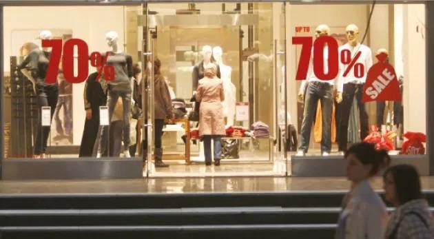 قطاع الألبسة يطالب بإعادة النظر بساعات الحظر الجزئي