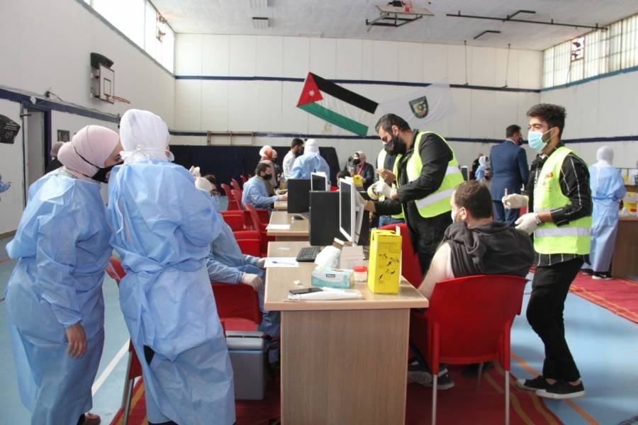 حملة تطعيم لأهالي محافظة البلقاء تنفذها كوادر  جامعة البلقاء التطبيقية