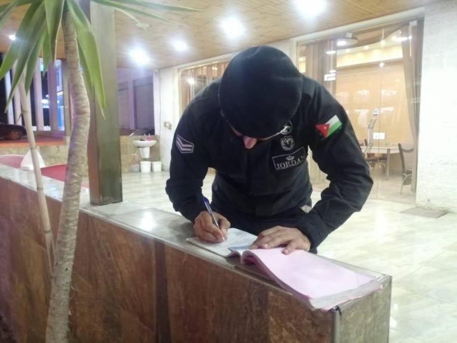 تحرير 19 مخالفة لمواطنين ومنشآت تجارية بالزرقاء