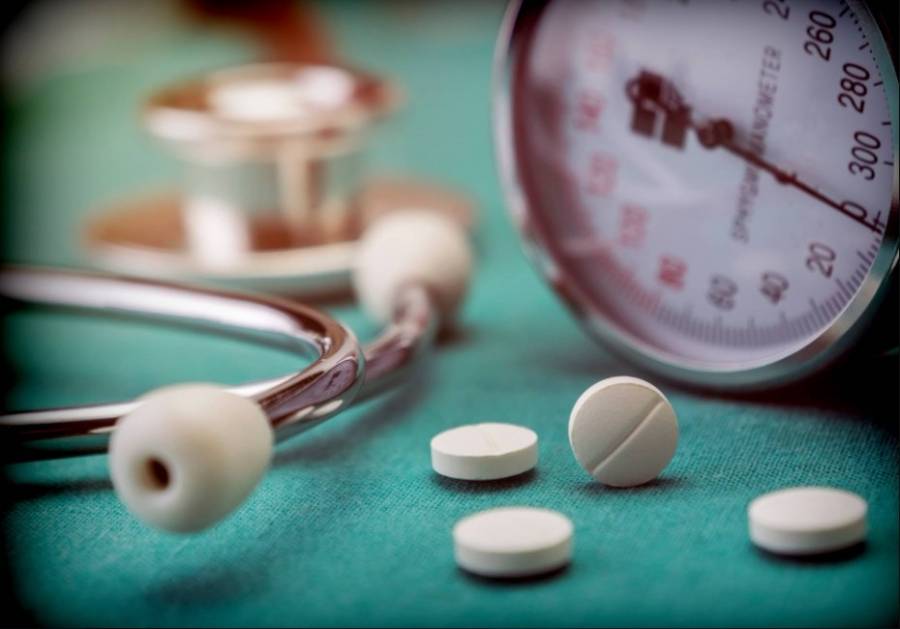 وزارة الصحة: «علاجات مرضى الضغط والأدوية البديلة» متوفرة وبكميات كبيرة