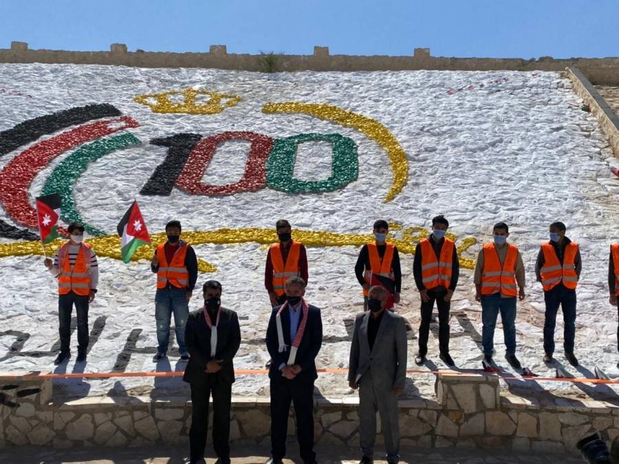 وزير الشباب يفتتح جدارية المئوية في محافظة معان