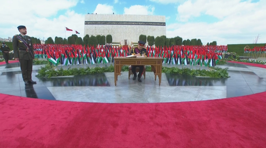 عاجل : بالفيديو .. الملك ينعم بوسام المئوية على جميع شهداء الأردن .. بث مباشر