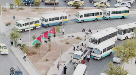 رفع السعة المقعدية في وسائط النقل العام إلى 75 