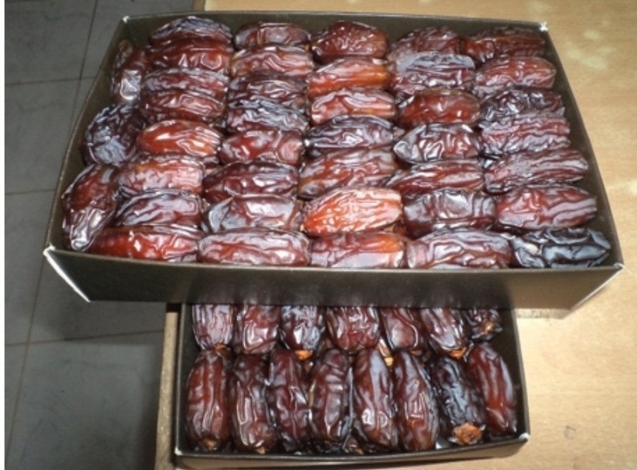 توزيع تمور على أسر عفيفة