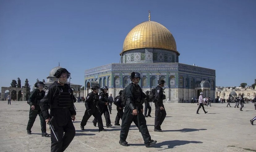 Awqaf minister slams Israeli forces’ storming of Al Aqsa, disconnection of loudspeakers