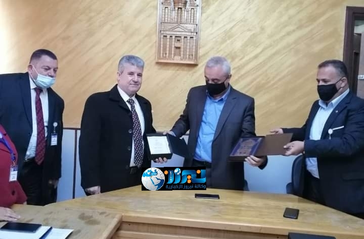 العمري  يكرم المشرف التربوي الدكتور غصاب الحوري