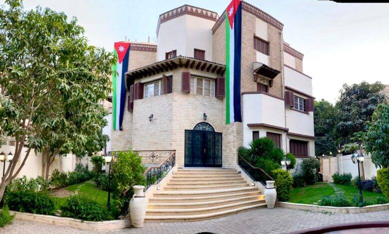 السفارة الأردنية في القاهرة تحتفل بيوم العلم الأردني