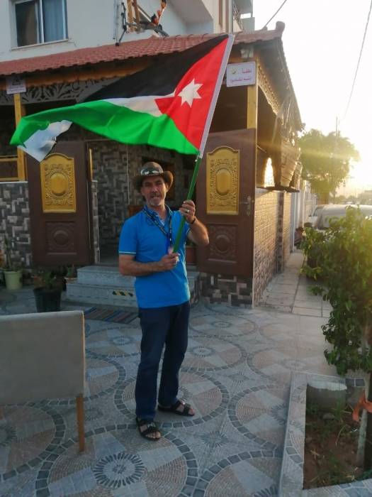 ” اترك اثر ” تزين العقبة بيوم العلم – صور