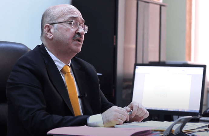 شركس يحذر من “الركون” بعد هبوط المنحنى الوبائي