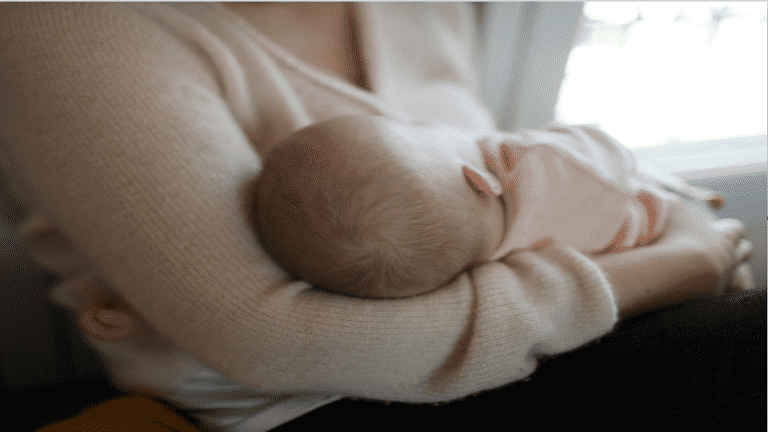 الرضاعة لا تصيب الاطفال بكورونا