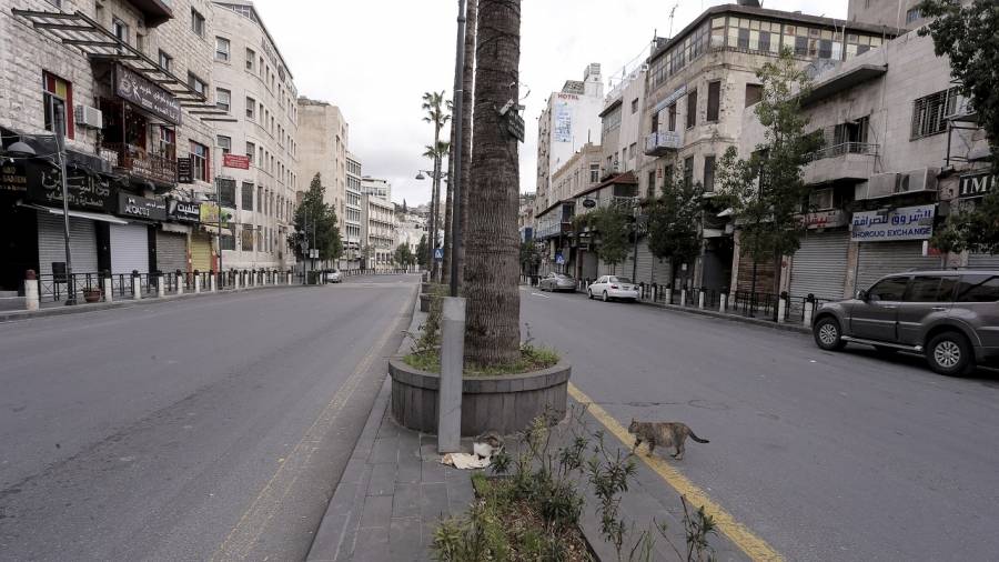 الأوبئة: عدوى كورونا تنتقل أكثر داخل البيوت ولا فائدة من الحظر