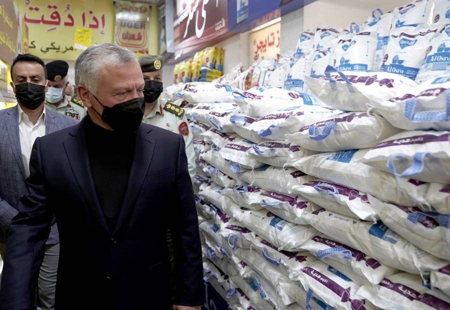 الملك يتفقد أسواق السلام