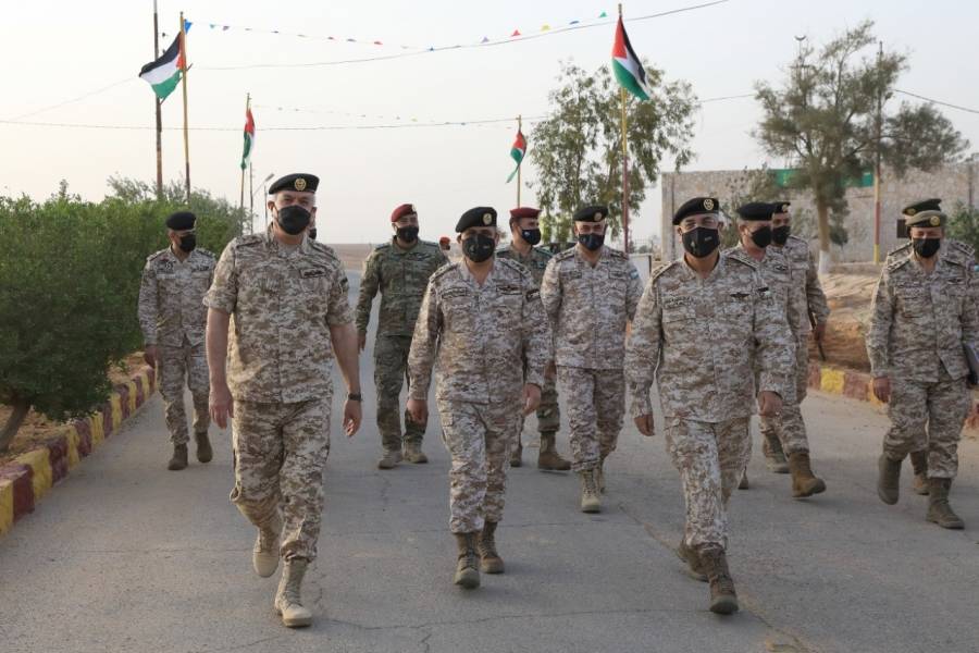 الحنيطي يشارك مرتبات اللواء المدرع 60 احتفالهم باستلام دبابة السينتارو_ صور