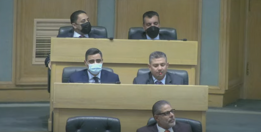 مطالبات نيابية بإلغاء العمل بأوامر الدفاع