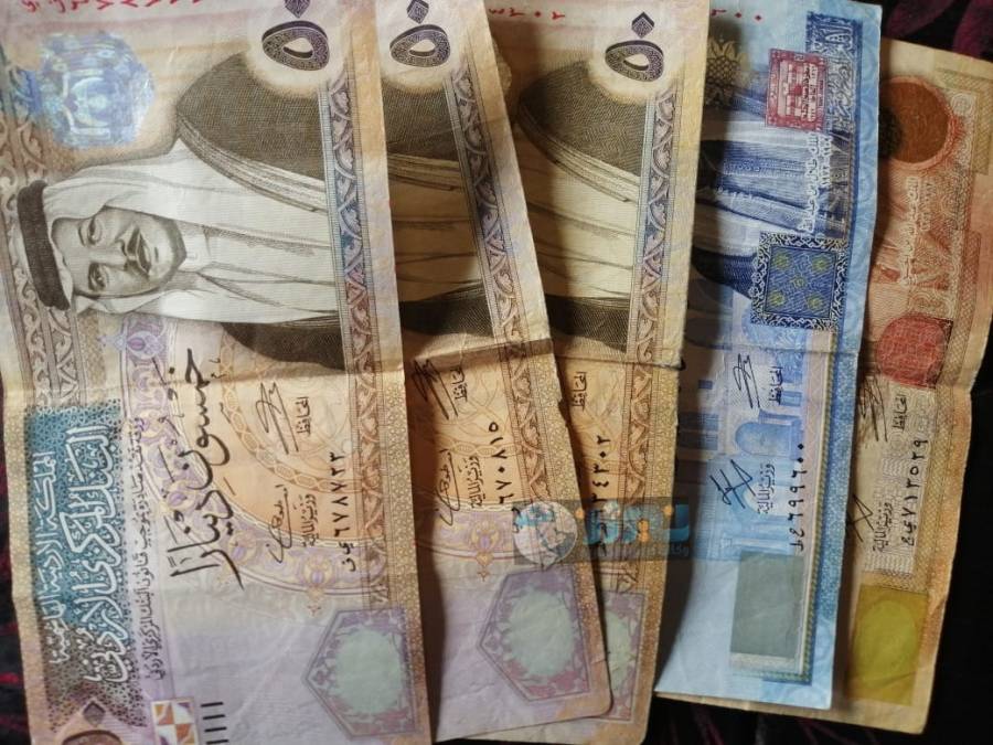 المالية: البدء بصرف الرواتب يوم غدا  الخميس