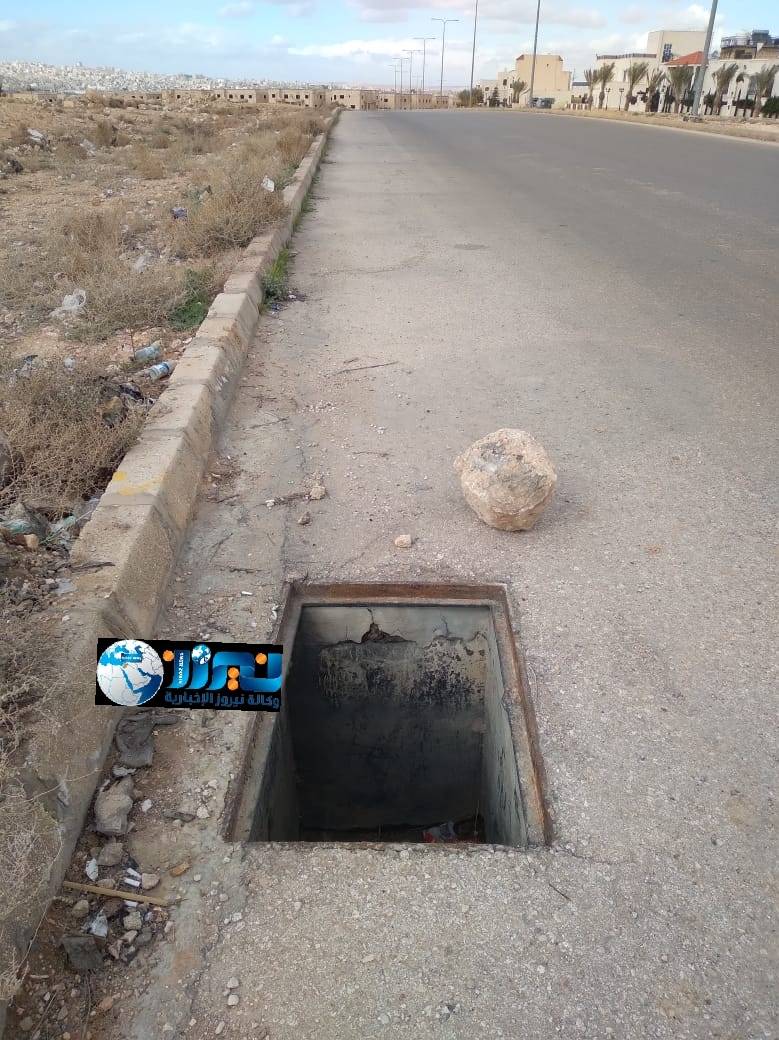 إلقاء القبض على شخص ظهر خلال فيديو يسرق أغطية المناهل في الزرقاء .