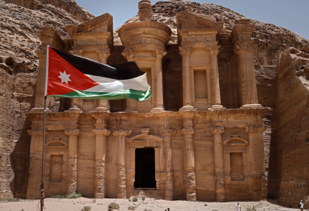 الكشف عن موعد تلقي العاملين بالقطاع السياحي للقاح كورونا