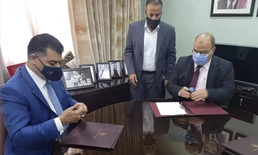 وزير الزراعة يوقع منحة لجمعية كفرسوم لمنتجي الرمان