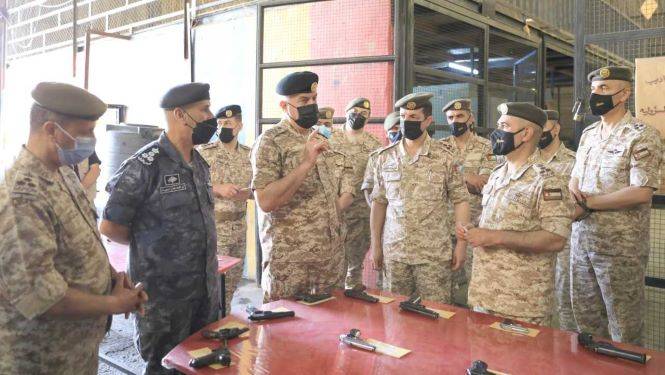 الحنيطي يزور قيادة مستودعات سلاح الصيانة الملكي...صور