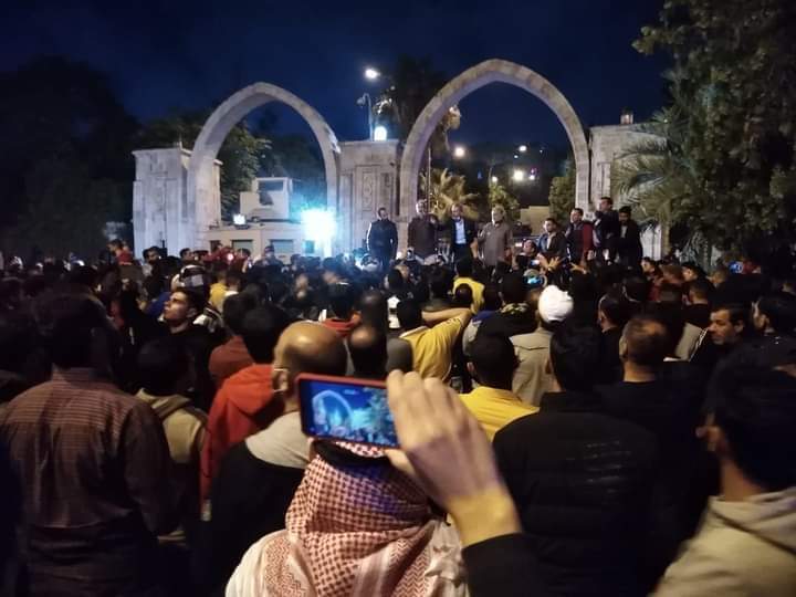 ذوو قتيلين بمشاجرة يمهلون الحكومة 72 ساعة