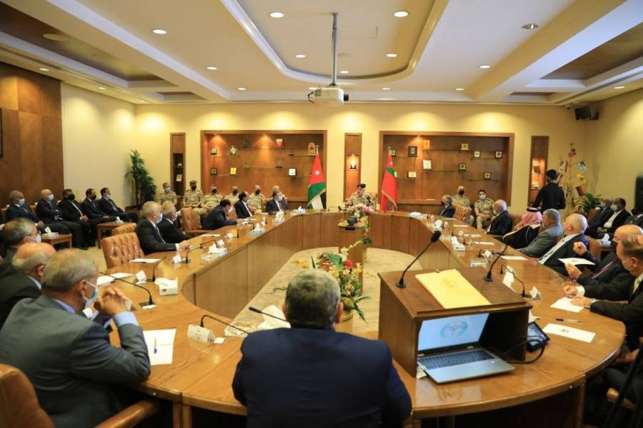 رئيس هيئة الأركان المشتركة يلتقي عدداً من المتقاعدين العسكريين...صور