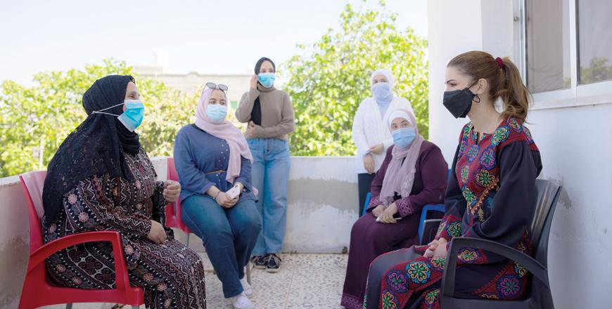 Queen visits Al Yusra Women Charity Society in Madaba