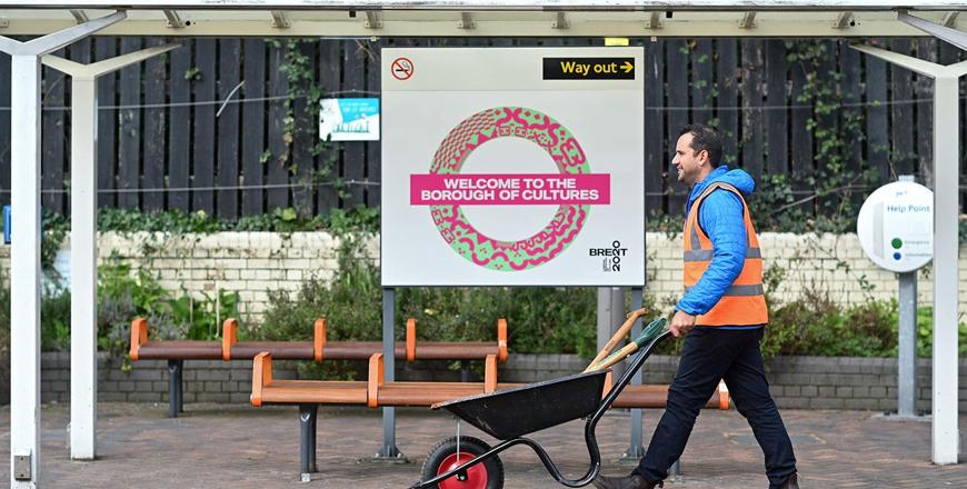 In London, railside gardening blossoms during pandemic