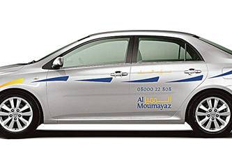 تسليم مفاتيح التكسي المميز للحكومة