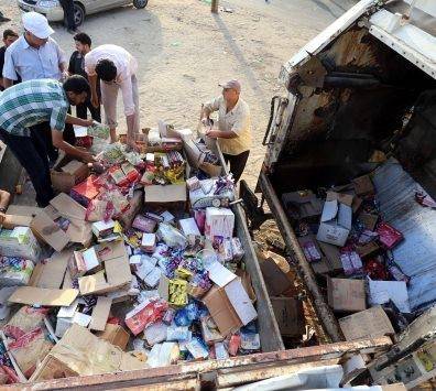 إتلاف 8.5 طن مواد غذائية في البلقاء