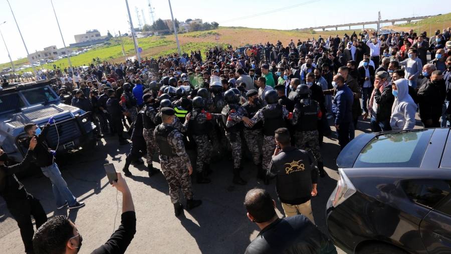 مواصلة الإستماع لشهود النيابة بحادثة السلط الحكومي