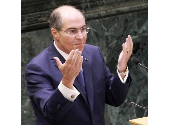 الملقي يحصل على أعلى وسام ياباني