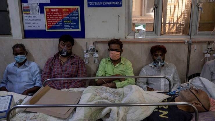 خبراء: إصابات كورونا في الهند تشكل خطرا على العالم