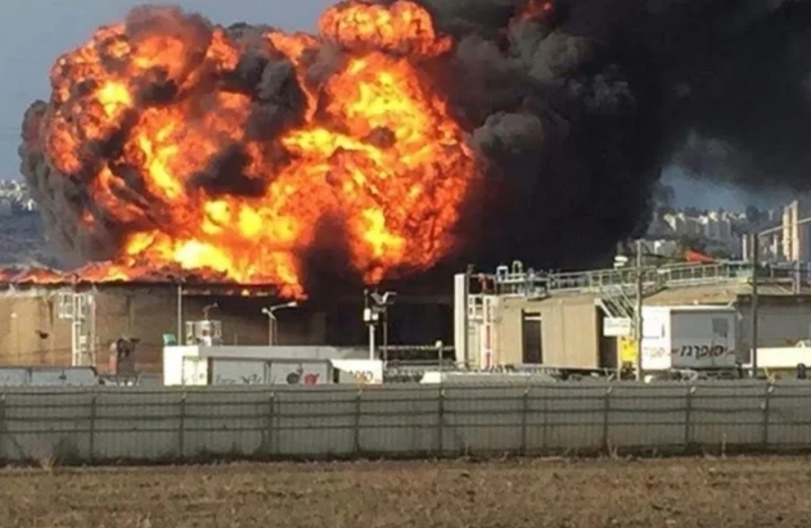 حريق كبير داخل مصافي النفط في حيفا المحتلة... فيديو