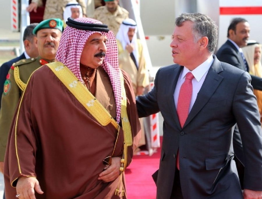 العاهل البحريني يعزي الملك بوفاة الأمير محمد بن طلال