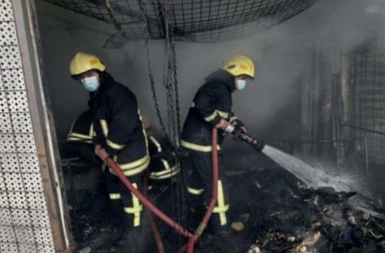 عاجل : إخلاء ١٤ شخص حاصرتهم النيران في العقبة