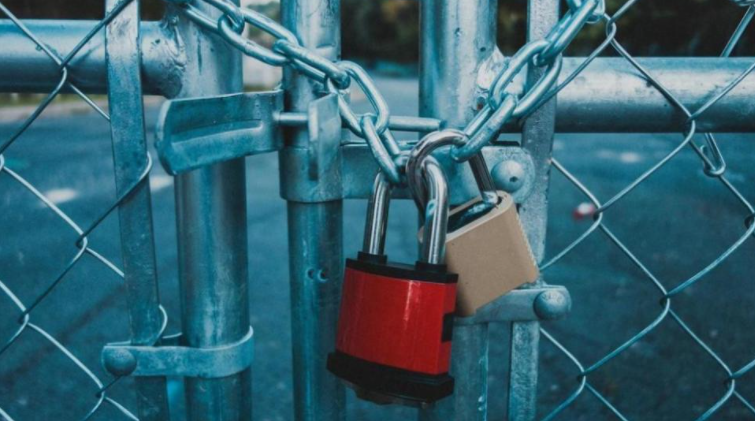 الحكومة تُغلق منشأة سياحية و تُنذر و تُخالف 16 آخريين .. تفاصيل