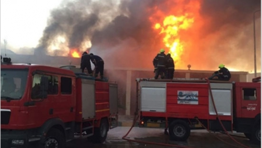 الدفاع المدني يخلي (14) شخص إثر حريق شقة في محافظة العقبة.