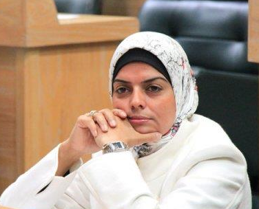 تمام الرياطي تؤدي اليمين الدستورية خلفاً للمجالي كأول نائب فائزة بالتنافس