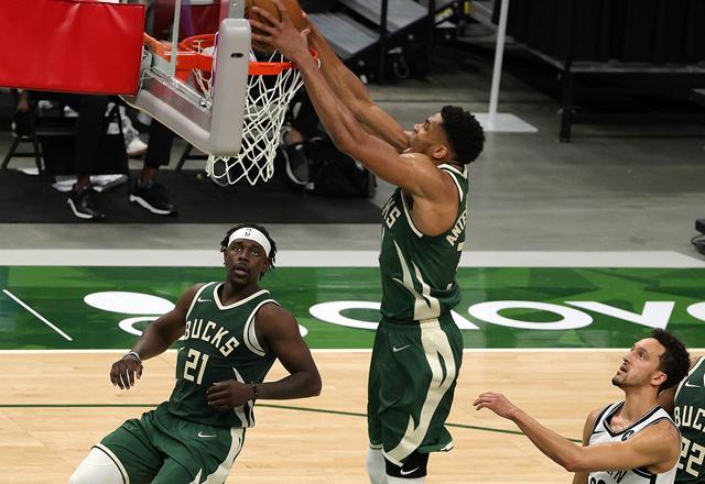 Antetokounmpo in solid form as Bucks beat Nets, James struggles before exiting