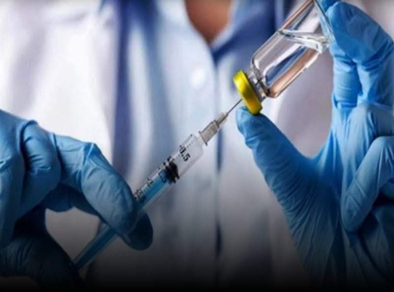 3318 معلما ومعلمة يتلقون اللقاح المضاد لكورونا في العاصمة