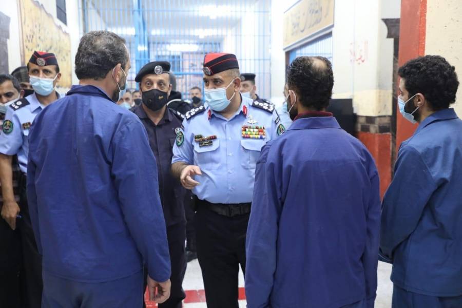 إدارة مراكز الإصلاح والتأهيل تواصل حملتها لتطعيم النزلاء ضد فيروس كورونا... صور