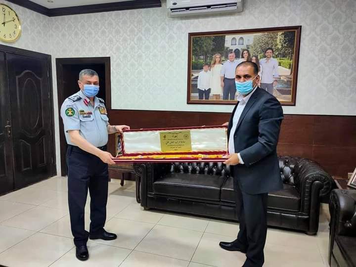 جمعية صقور الاردن التعاونيه تكرم مدير الدفاع المدني.