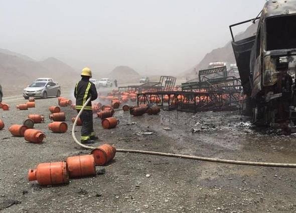 تدهور مركبة توزيع غاز في الأغوار الشمالية