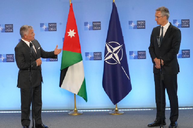 King meets NATO secretary general