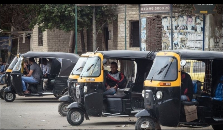 عربات التوكتوك في نيودلهي تتحول إلى سيارات إسعاف لنقل مصابي كورونا