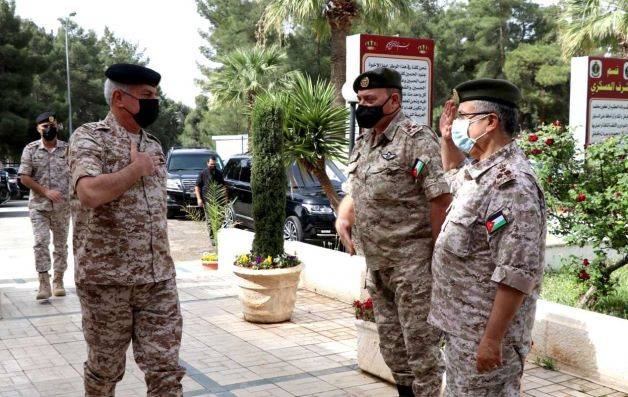 رئيس هيئة الأركان المشتركة يزور مديرية الخدمات الطبية الملكية...صور