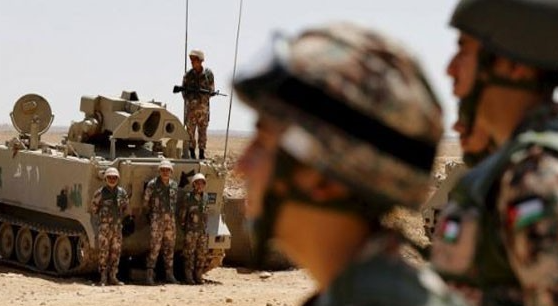 الجيش يلقي القبض على متسللين