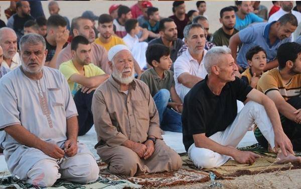 110 مصليات لأداء صلاة عيد الفطر بالزرقاء