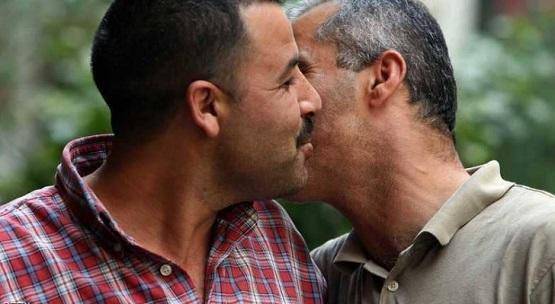 الصحة :امتنعوا عن المصافحة والتقبيل