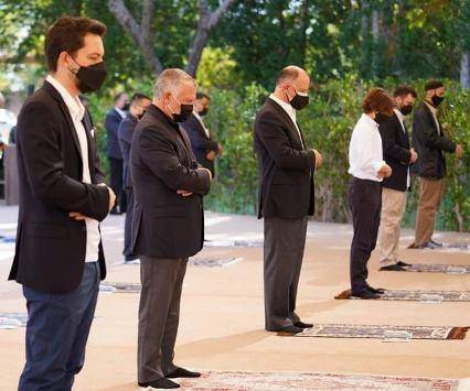 الملك وولي العهد أديا صلاة العيد بالعقبة